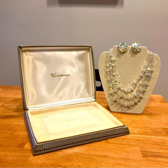Vendome vintage triple strand crystal necklace & earrings with box - Picture 2 of 14